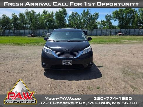 Used 2015 Toyota Sienna XLE w/ XLE Navigation Package AWD/4WD image 3