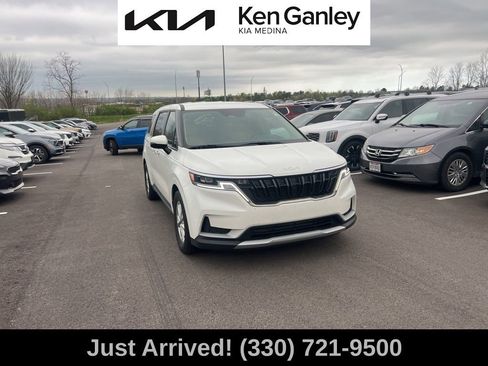 Used 2024 Kia Carnival LX image 3