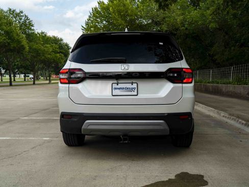 Used 2025 Honda Pilot EX-L image 8