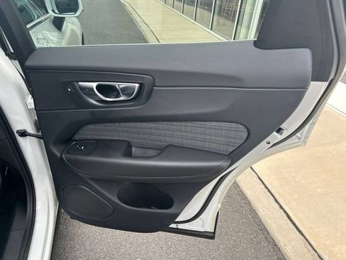 Used 2023 Volvo XC60 B5 Core AWD/4WD image 12