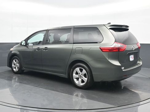 Used 2020 Toyota Sienna L FWD image 4