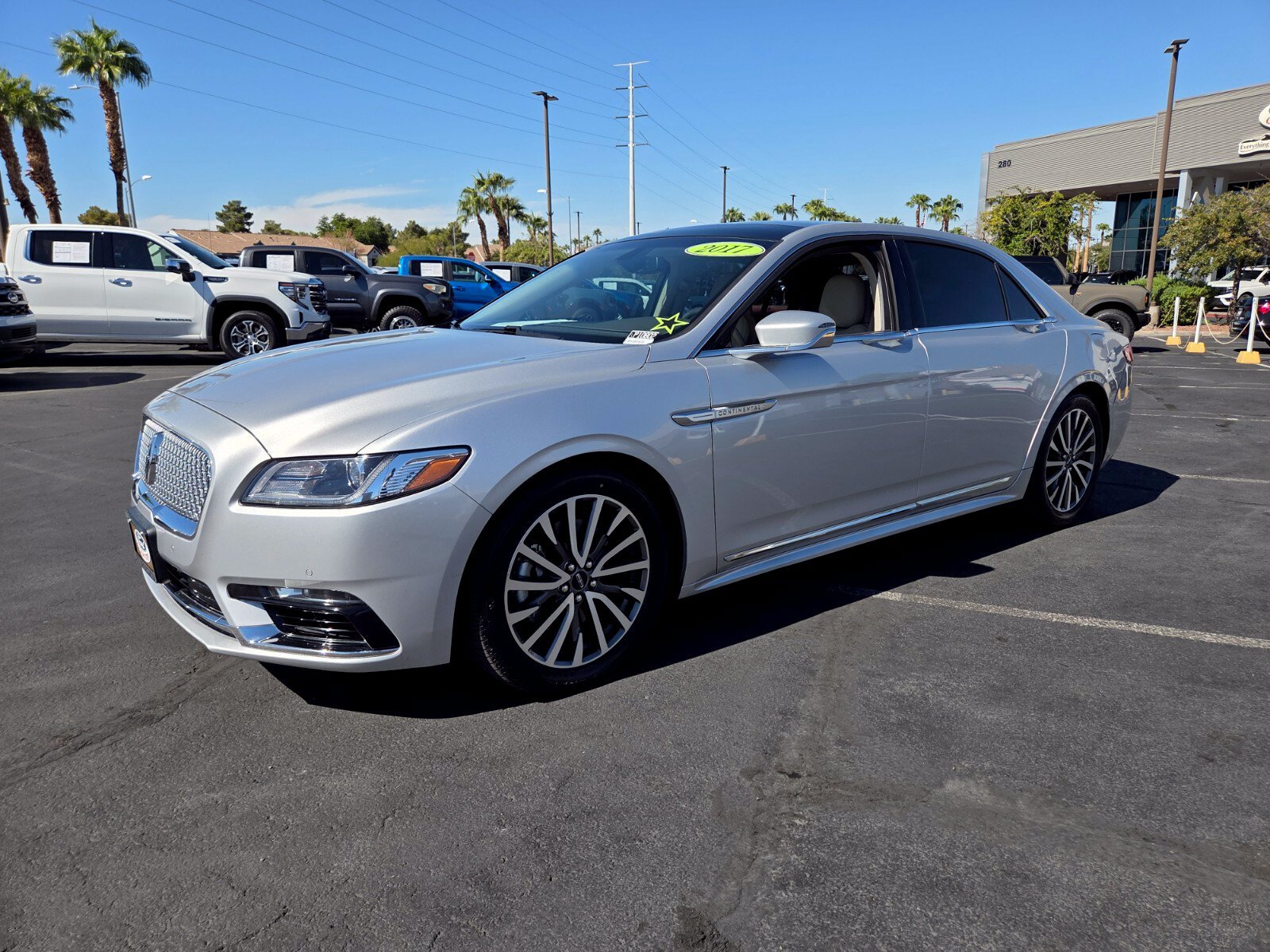 Used 2017 Lincoln Continental Select FWD image 2