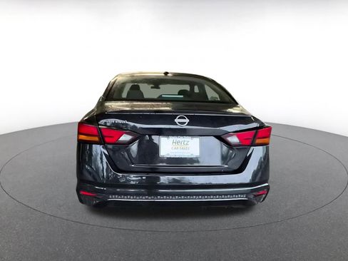 Used 2025 Nissan Altima 2.5 SV image 12