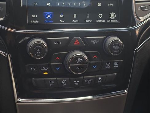 Used 2022 Jeep Grand Cherokee Limited image 22