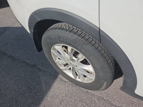 Used 2016 Kia Sorento LX FWD image 2