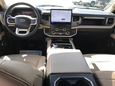 Used 2024 Ford Expedition Limited AWD/4WD image 5