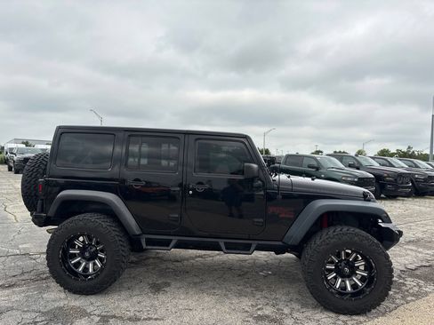 Used 2018 Jeep Wrangler Unlimited Rubicon w/ Cold Weather Group AWD/4WD image 5