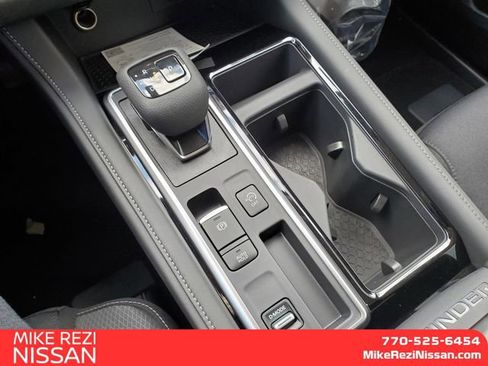 New 2025 Nissan Pathfinder SV image 15