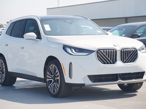 Used 2025 BMW X3 xDrive30i w/ Convenience Package image 3