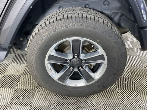Used 2018 Jeep Wrangler Unlimited Sahara AWD/4WD image 19