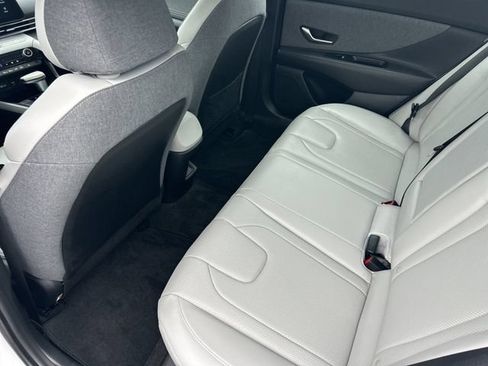 Used 2025 Hyundai Elantra Limited FWD image 29