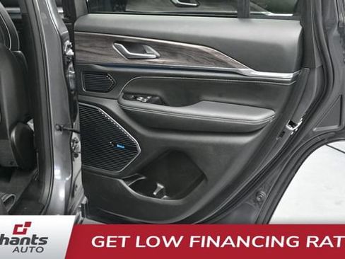 Used 2023 Jeep Grand Cherokee Overland AWD/4WD image 12