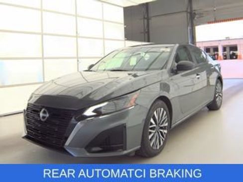 Used 2025 Nissan Altima 2.5 SV FWD image 3