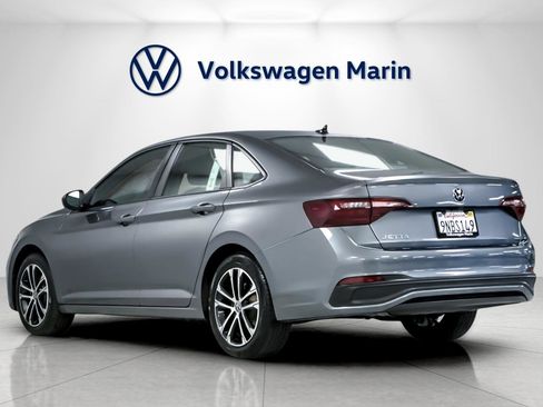 Used 2022 Volkswagen Jetta Sport image 3