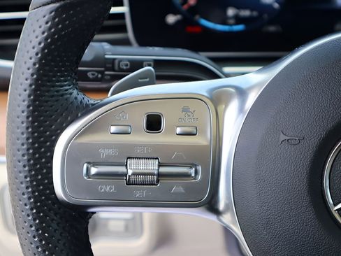 Used 2022 Mercedes-Benz GLS 450 4MATIC image 32