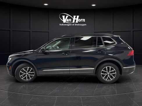 Used 2020 Volkswagen Tiguan SE w/ Panoramic Sunroof Package FWD image 4