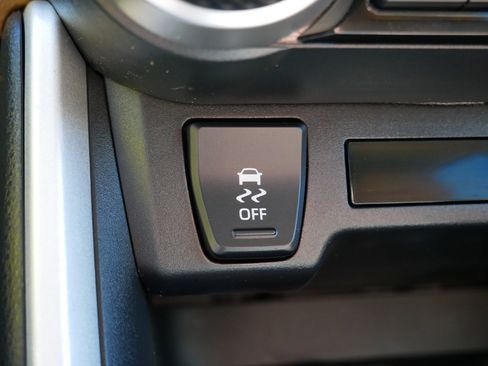 Used 2021 Toyota RAV4 LE AWD/4WD image 31