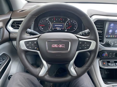 Used 2023 GMC Acadia SLT w/ Preferred Package image 15