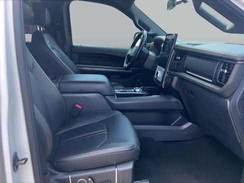 Used 2024 Ford Expedition Platinum RWD image 9