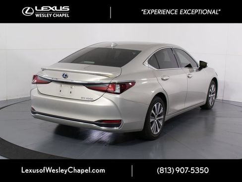 Used 2020 Lexus ES 300h w/ Premium Package FWD image 4