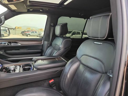 Used 2023 Jeep Grand Wagoneer Series II AWD/4WD image 15