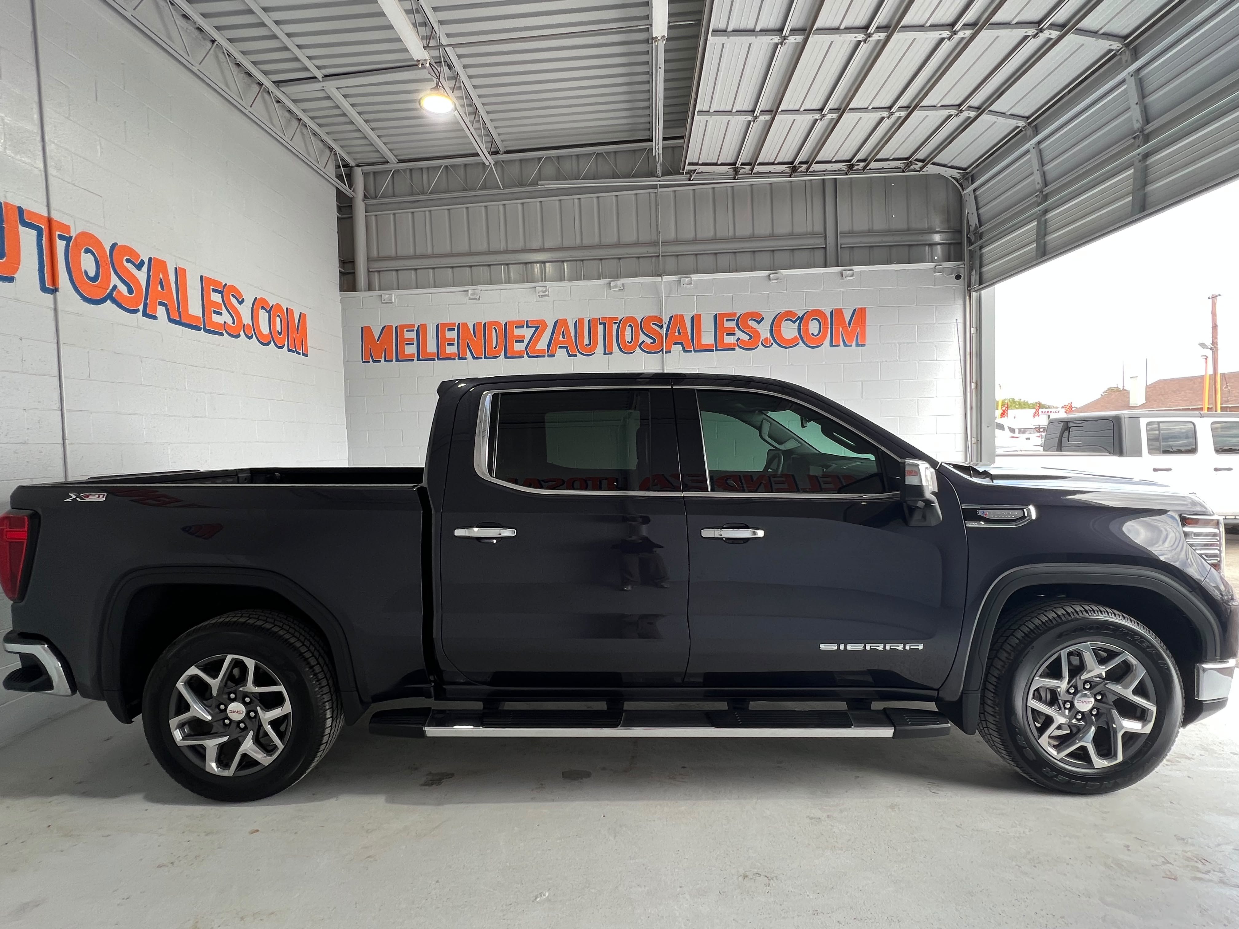 Used 2024 GMC Sierra 1500 SLT AWD/4WD image 7