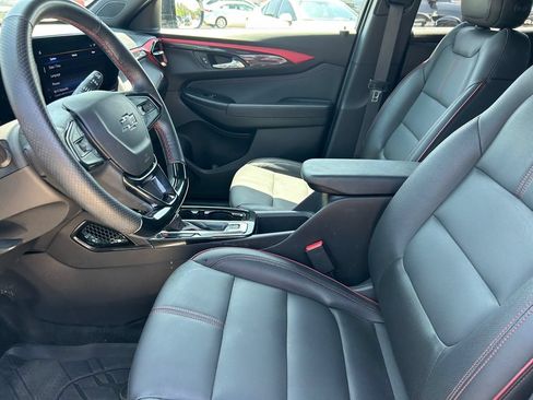 Used 2025 Chevrolet TrailBlazer RS w/ Convenience Package FWD image 11