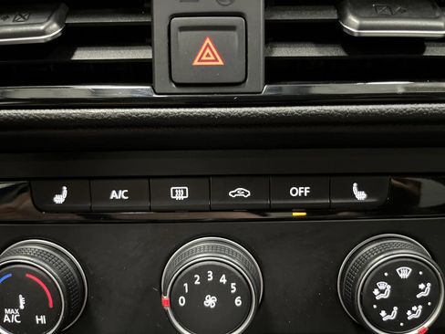 Used 2022 Volkswagen Taos SE FWD image 7