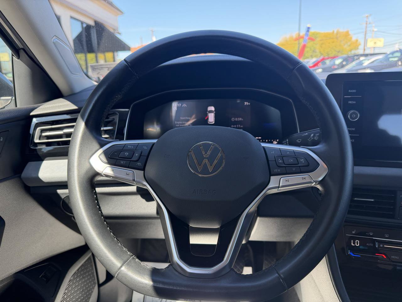 Used 2025 Volkswagen Jetta SE FWD image 16