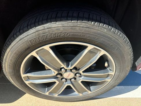 Used 2019 GMC Acadia Denali w/ Technology Package FWD image 5