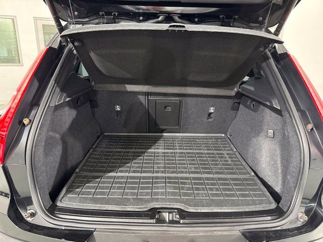 Used 2022 Volvo XC40 T5 Momentum AWD/4WD image 11