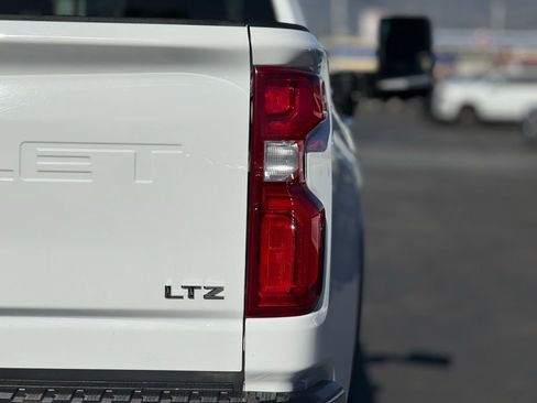 Used 2023 Chevrolet Silverado 2500 LTZ image 10