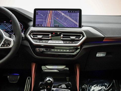 Used 2025 BMW X4 xDrive30i w/ Premium Package image 13