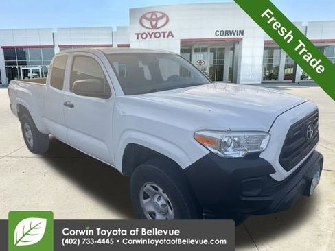 Used 2016 Toyota Tacoma SR image 1