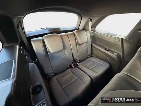 Used 2025 Mercedes-Benz GLS 450 4MATIC w/ AMG Line Exterior image 30