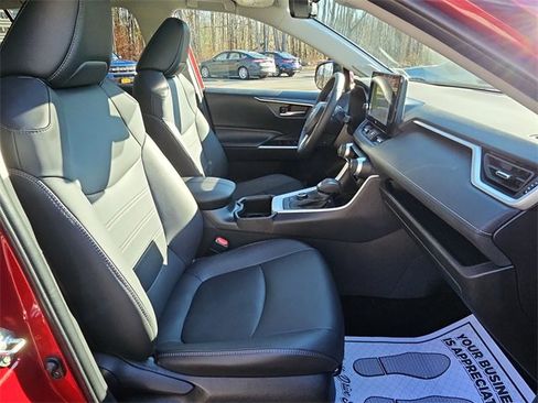 Used 2025 Toyota RAV4 XLE Premium image 28