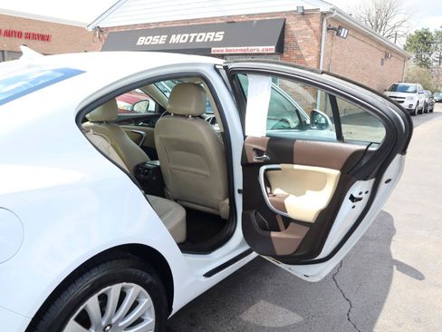 Used 2012 Buick Regal Leather FWD image 13