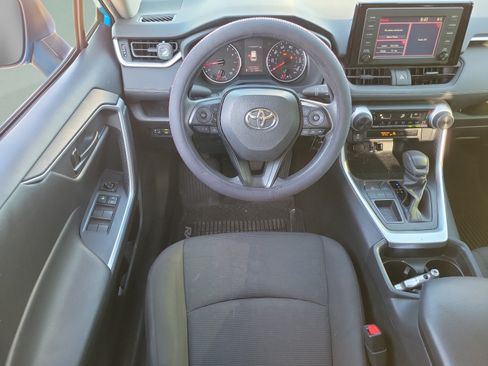 Used 2019 Toyota RAV4 LE FWD image 8