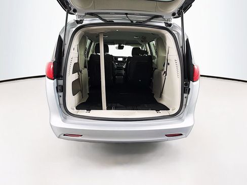 Used 2023 Chrysler Voyager LX FWD image 24