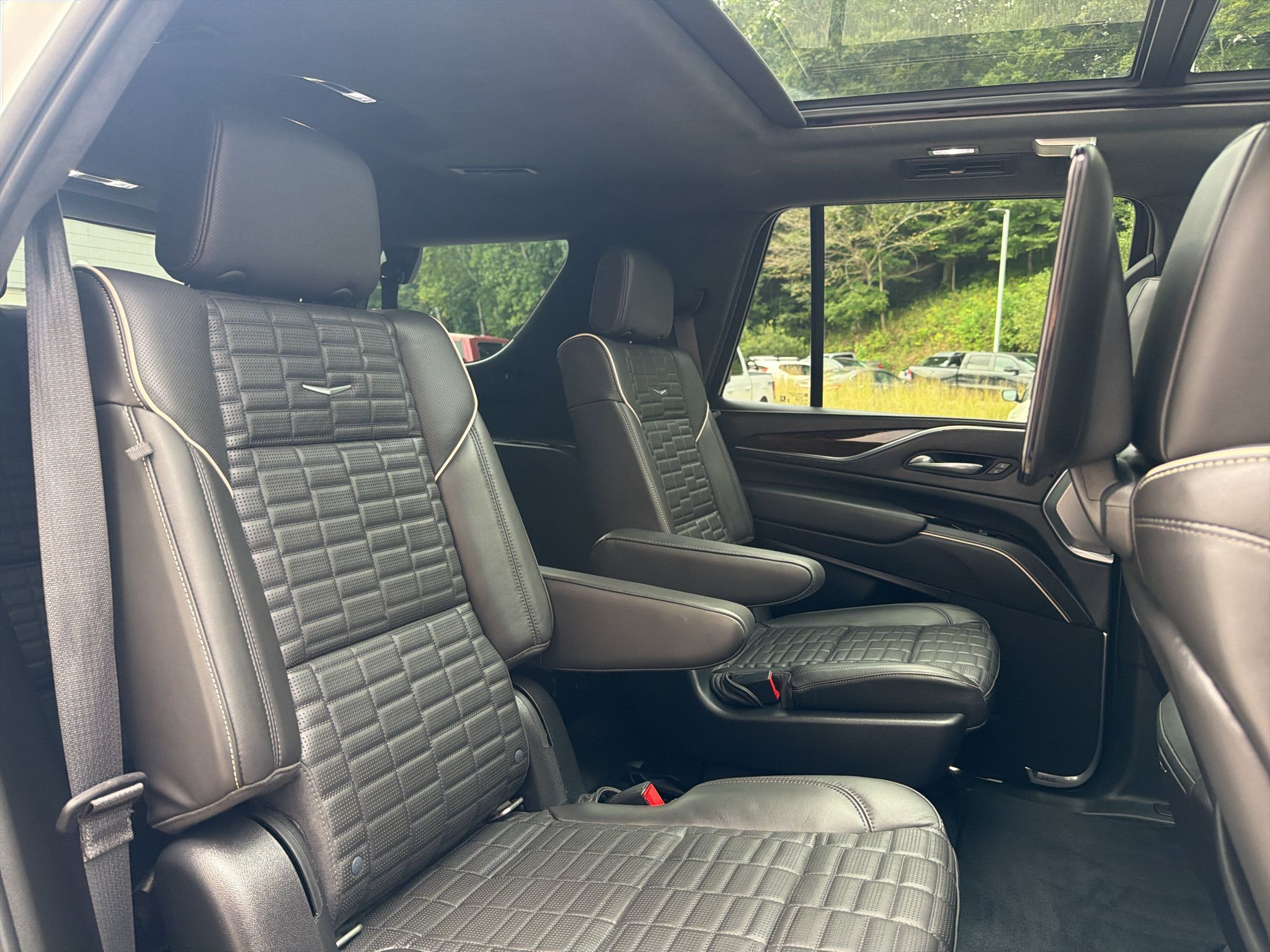 Used 2022 Cadillac Escalade Sport Platinum w/ Heavy-Duty Trailer Package AWD/4WD image 21
