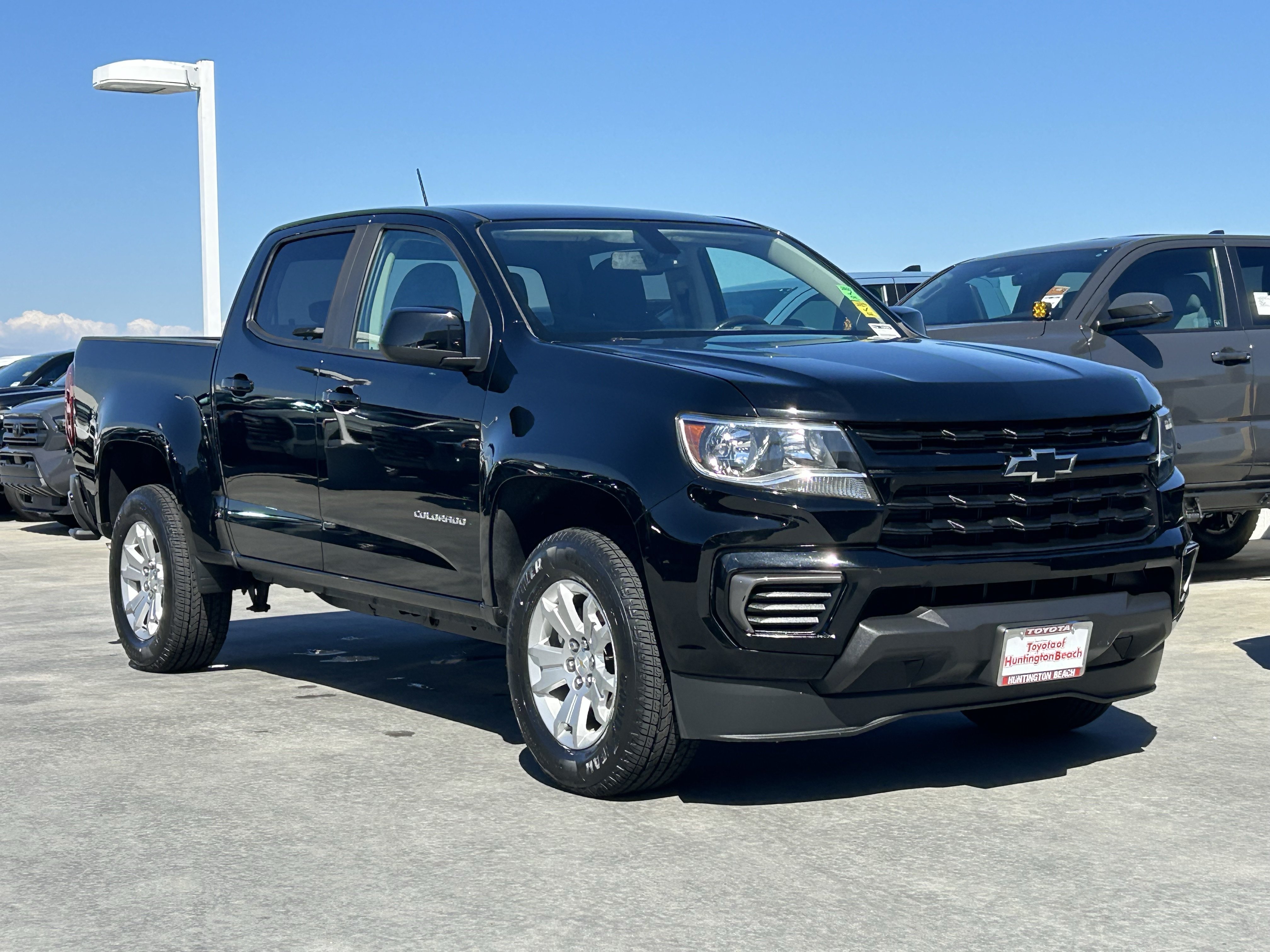Used 2021 Chevrolet Colorado LT RWD image 2