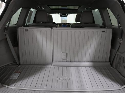 Used 2019 Toyota Highlander Limited Platinum image 23
