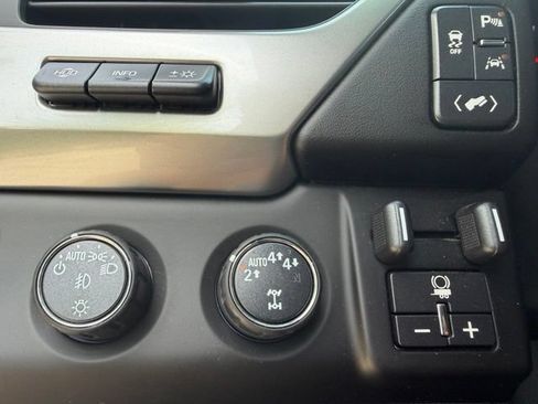 Used 2018 Chevrolet Tahoe Premier AWD/4WD image 18
