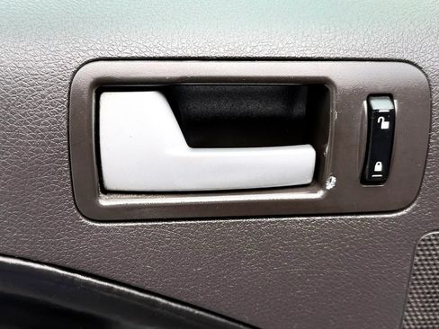 Used 2008 Ford Mustang Convertible RWD image 28