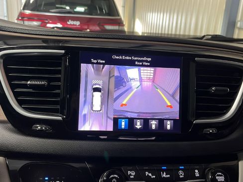 Used 2018 Chrysler Pacifica Touring-L Plus w/ Advanced Safetytec Group image 17