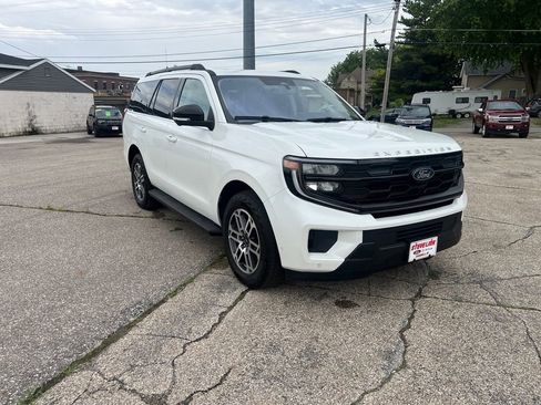 Used 2025 Ford Expedition Active AWD/4WD image 4
