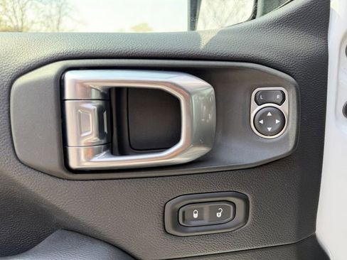 Used 2022 Jeep Wrangler Unlimited Sahara w/ Safety Group image 14