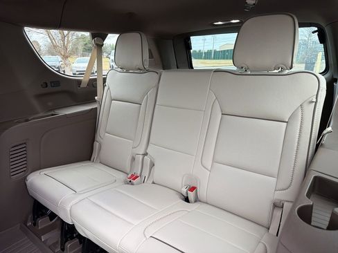 Used 2025 GMC Yukon XL Denali w/ Sun & Power Step Package image 15