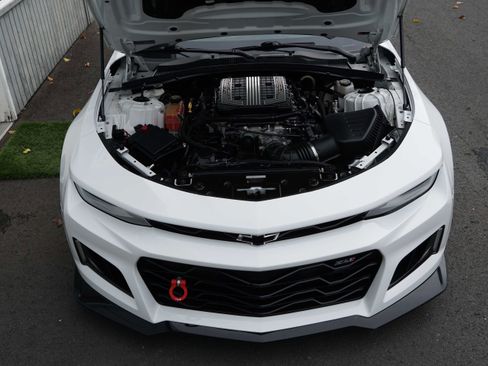 Used 2018 Chevrolet Camaro ZL1 image 22