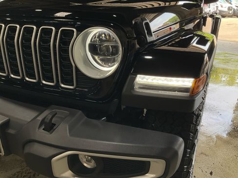 Used 2025 Jeep Wrangler Unlimited Sahara w/ Safety Group AWD/4WD image 25